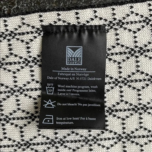 EUC Dale of Norway Black and White Pattern Scarf Diamond Geometric One Size (OS) - Picture 2 of 7